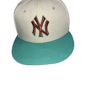 New Era New York Yankees City Icon 59Fifty Men's Fitted Hat Beige